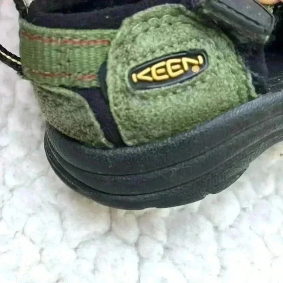 Keen Green Non Marking Closed Toe Velcro Sandal (24M) - Picture 8 of 12